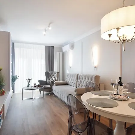 Perlowe Apartment