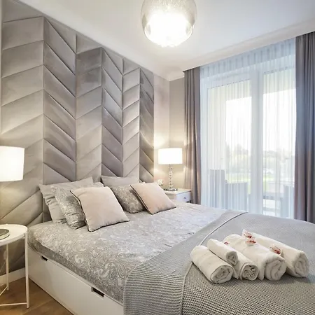 Perlowe Apartment *