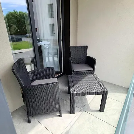 Perlowe Apartment *